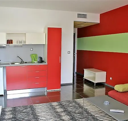 Sunny Beauty Palace ساني بيتش